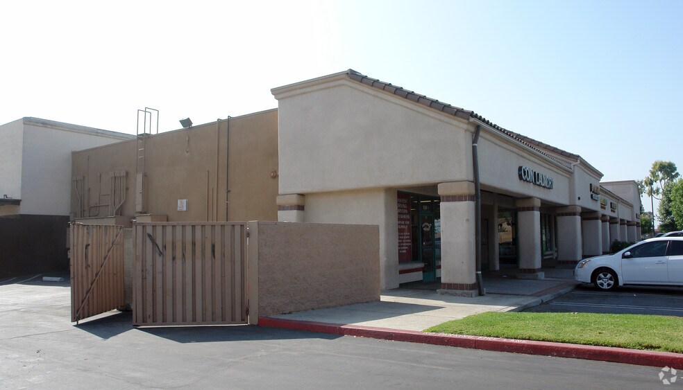 658 W Holt Blvd, Ontario, CA à louer - Photo de l’immeuble – Image 2 sur 2