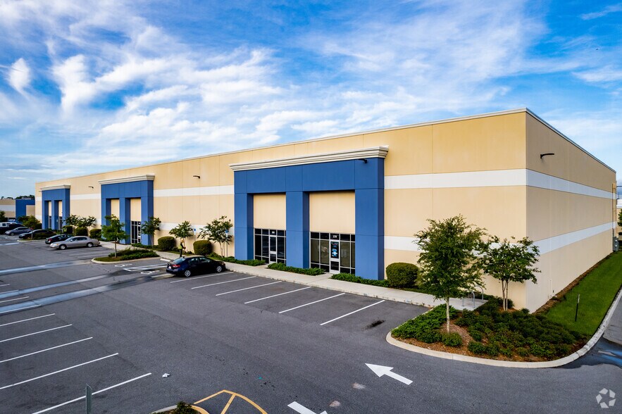 8119 S Orange Ave, Orlando, FL à louer - Photo de l’immeuble – Image 3 sur 5