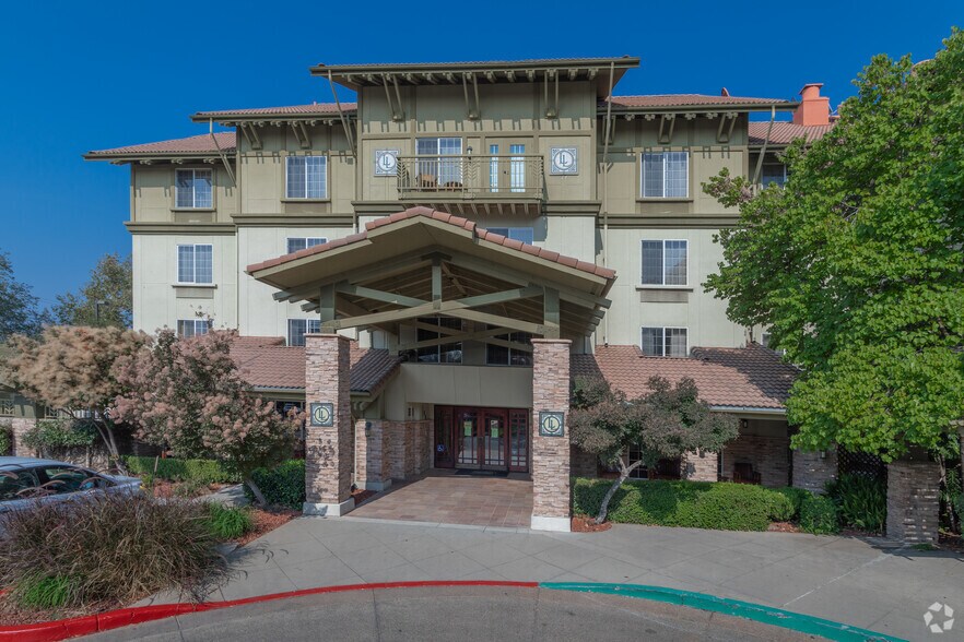 121 Iron Point Rd, Folsom, CA à vendre - Photo de l’immeuble – Image 3 sur 5