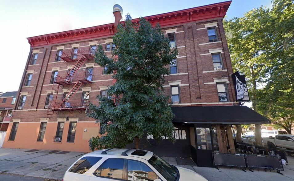 34-55 32nd St, Long Island City, NY à vendre - Photo de l’immeuble – Image 2 sur 2