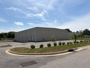 208 Corinth Ave, Dunn, NC à louer Photo de l’immeuble– Image 1 sur 8