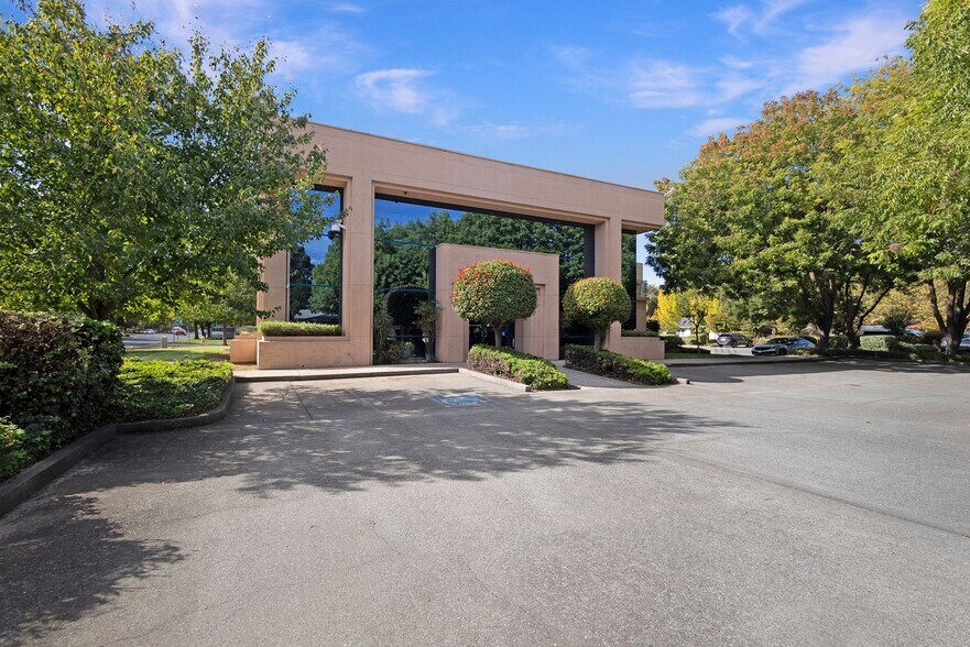 500 W East Ave, Chico, CA à vendre - Photo de l’immeuble – Image 3 sur 57