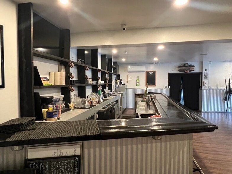 1417 Glendale Dr, Mckinleyville, CA à louer - Photo intérieure – Image 3 sur 18