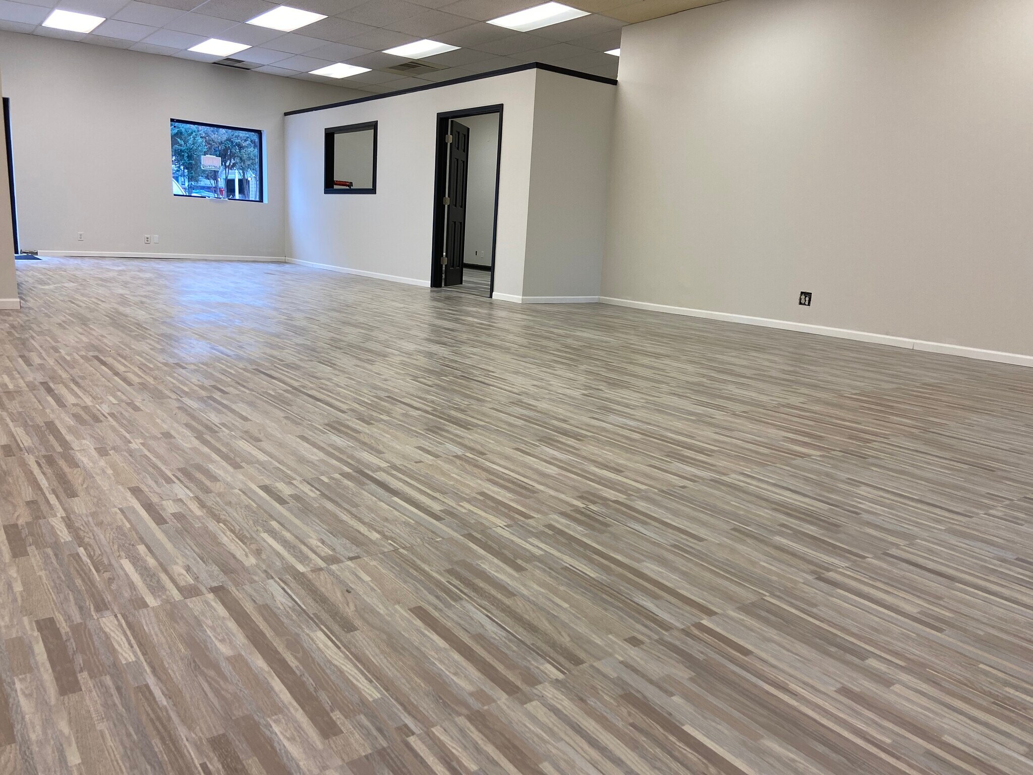 517 N Lake Ave, Twin Lakes, WI à louer Photo principale– Image 1 sur 20