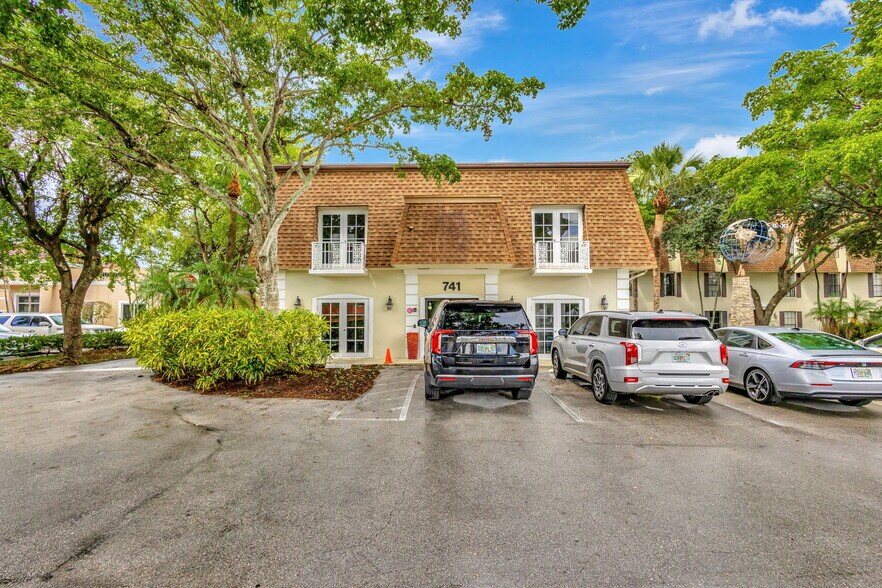 745 Us Highway 1, North Palm Beach, FL à louer - Photo de l’immeuble – Image 2 sur 8