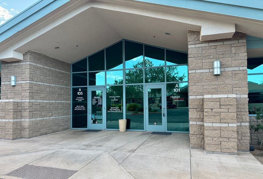 14201 N 87th St, Scottsdale, AZ à louer - Photo de l’immeuble – Image 2 sur 6