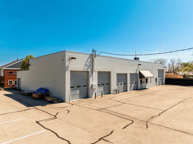 5513 N Oxford St, Indianapolis, IN à louer - Photo de l’immeuble – Image 2 sur 79