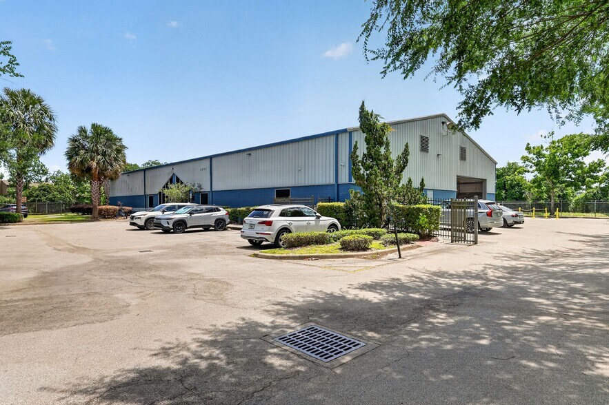2721 Pemberton Dr, Apopka, FL à louer - Photo de l’immeuble – Image 2 sur 37