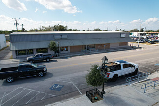 Plus de détails pour 108 E San Patricio Ave, Mathis, TX - Local commercial à vendre