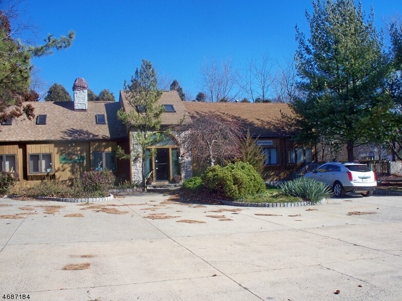 18 Parker Ave, Flemington, NJ à vendre - Photo principale – Image 1 sur 22