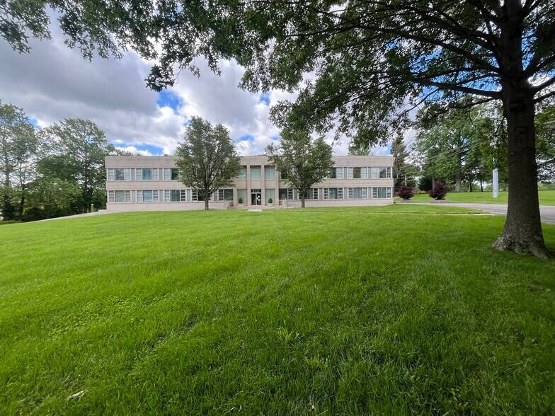 2222 8th St, Bedford, IN à louer - Photo principale – Image 1 sur 6