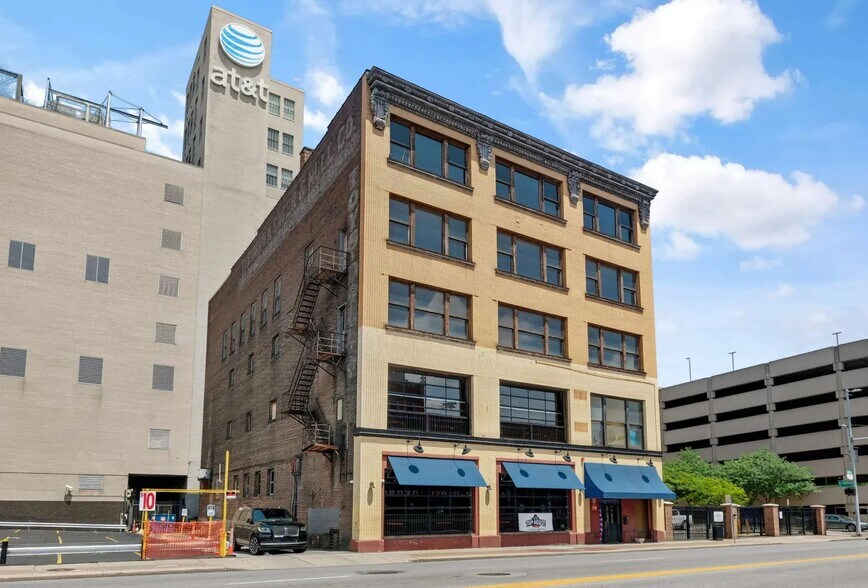 610 Monroe St, Toledo, OH à vendre - Photo principale – Image 1 sur 39