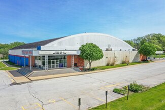 Plus de détails pour 7201 Hickman Rd, Urbandale, IA - Sports et loisirs à vendre