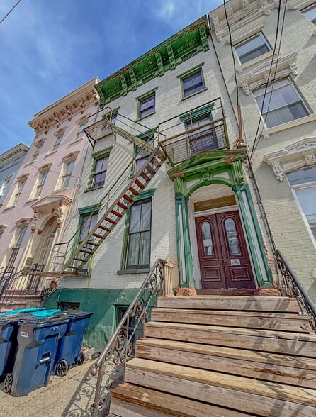 81 Ten Broeck St, Albany, NY à vendre - Photo principale – Image 1 sur 13