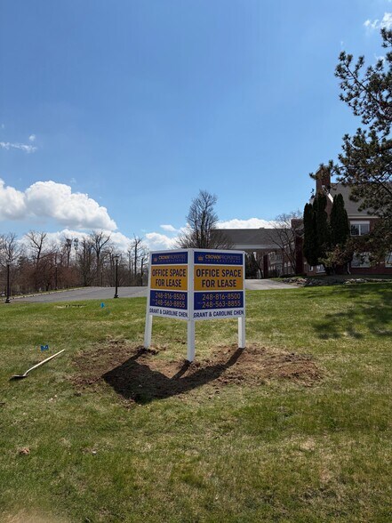 3300 University Dr, Auburn Hills, MI à louer - Photo de l’immeuble – Image 2 sur 27