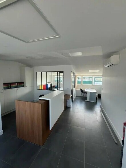 Local d’activités dans Ascain à louer - Photo intérieure – Image 2 sur 3