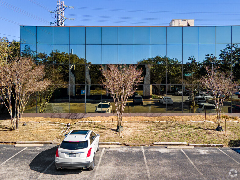 8535 Wurzbach Rd, San Antonio, TX à louer - Photo de l’immeuble – Image 3 sur 8