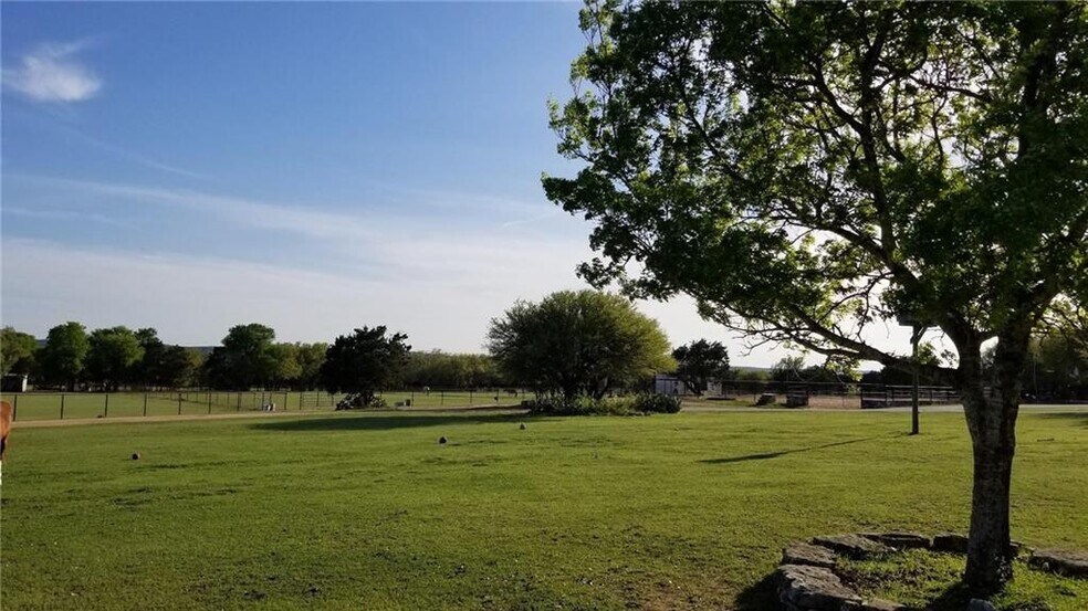 15000 Fitzhugh Rd, Austin, TX à louer - Photo de l’immeuble – Image 3 sur 50