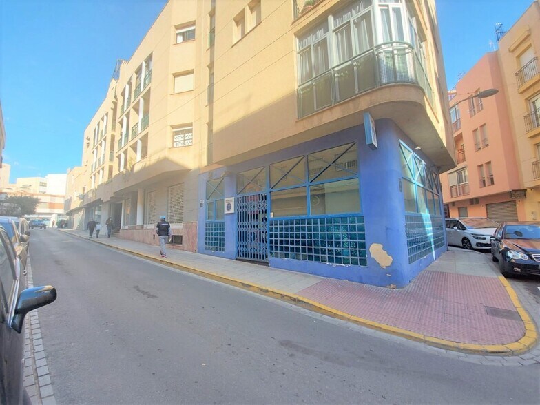 Local commercial dans El Ejido, Almería à louer - Photo de l’immeuble – Image 1 sur 11