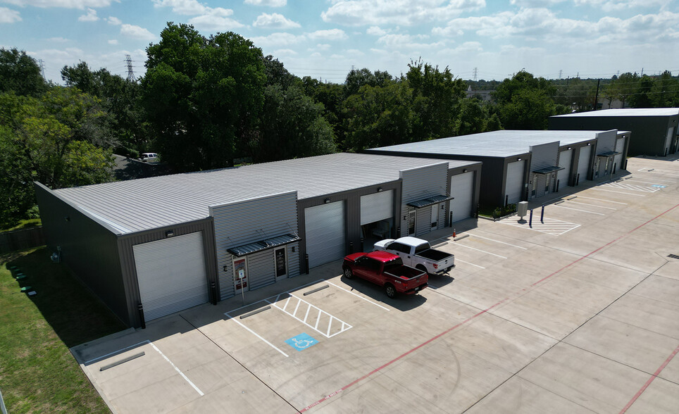17107 South Dr, Cypress, TX à louer - Photo de l’immeuble – Image 3 sur 5