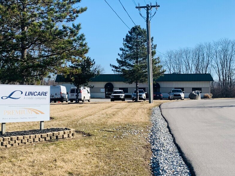 615 Commerce Rd, Richmond, IN à louer - Photo de l’immeuble – Image 3 sur 13