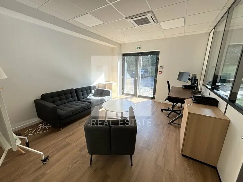 Bureau dans Rillieux-la-Pape à louer - Photo intérieure – Image 2 sur 11