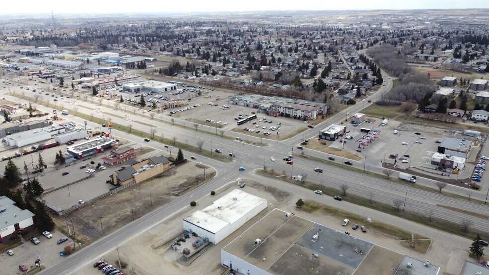 7171 50 Av, Red Deer, AB à louer - Photo de l’immeuble – Image 3 sur 7