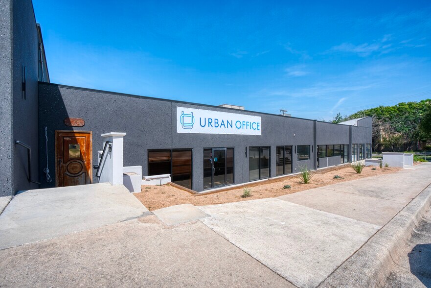 8637 Fredericksburg Rd, San Antonio, TX à louer - Photo de l’immeuble – Image 3 sur 10