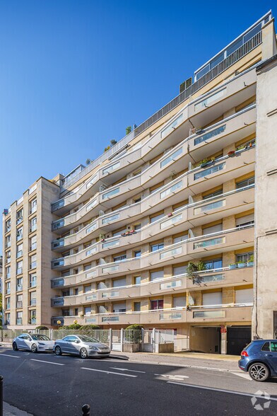 Immeuble residentiel dans Paris à vendre - Photo de l’immeuble – Image 2 sur 6