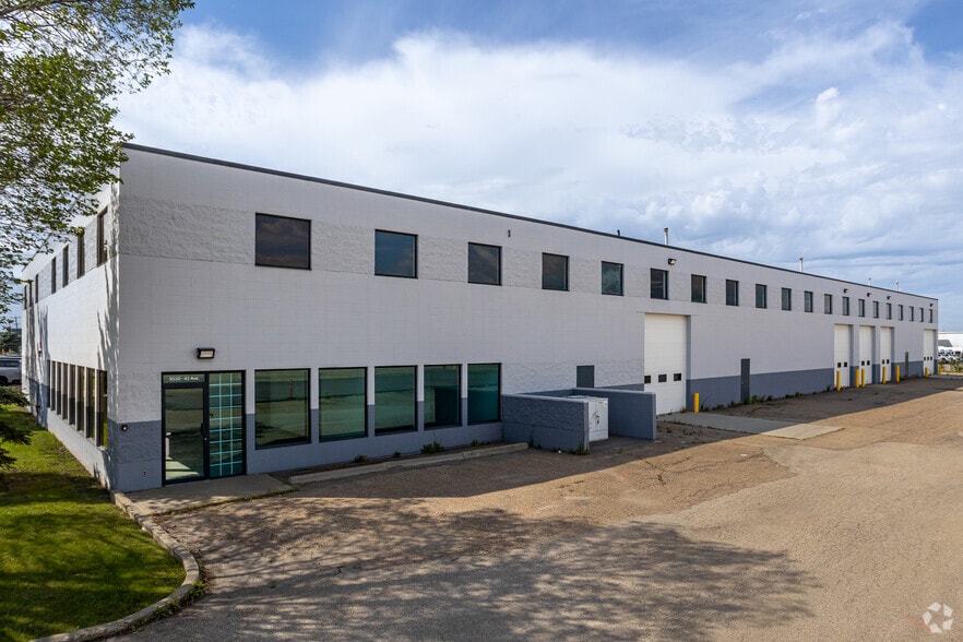 9550 45th Ave NW, Edmonton, AB à vendre - Photo principale – Image 1 sur 11
