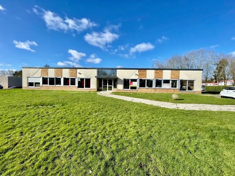 Bureau dans Mont-Saint-Aignan à louer Photo de l’immeuble– Image 1 sur 9