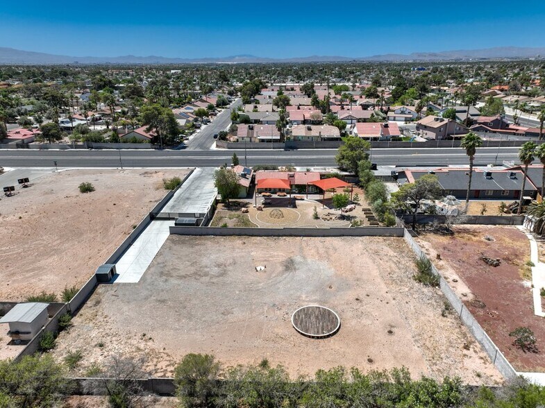 6440 W Desert Inn Rd, Las Vegas, NV à vendre - Photo de l’immeuble – Image 2 sur 43