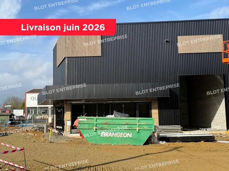 Local d'activités dans La Mézière à vendre - Photo de l’immeuble – Image 2 sur 7