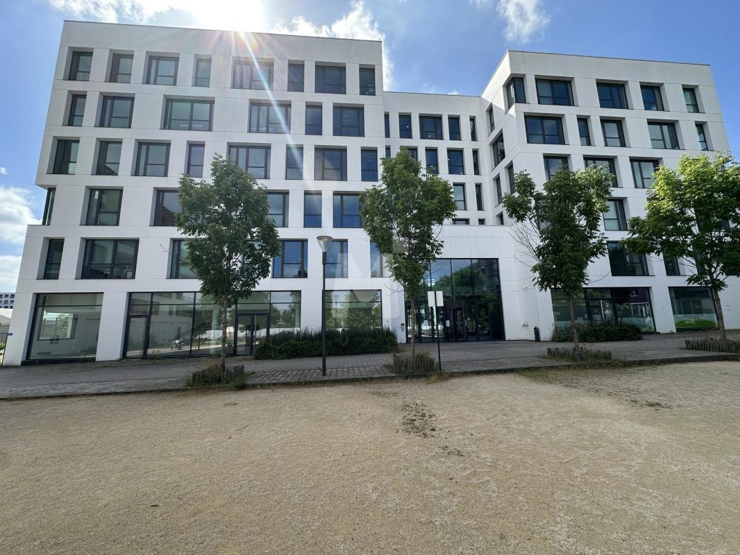 Rue Léonard De Vinci, Massy à louer Photo de l’immeuble– Image 1 sur 15