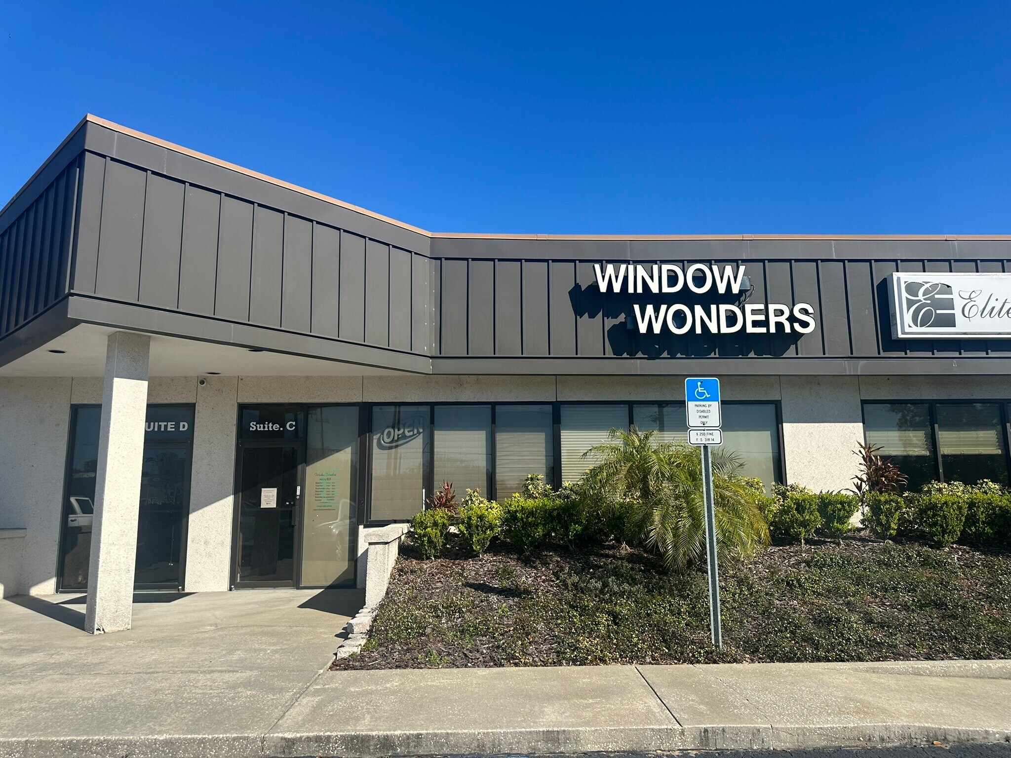 105 N Falkenburg Rd, Tampa, FL à louer Photo principale– Image 1 sur 8