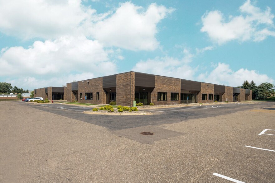 1270 Eagan Industrial Rd, Eagan, MN à louer - Photo de l’immeuble – Image 2 sur 7