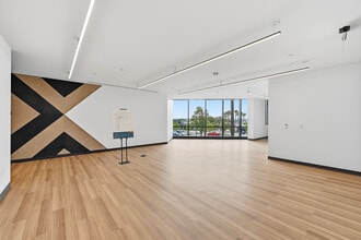 6815 Flanders Dr, San Diego, CA à louer Photo intérieure– Image 2 sur 11