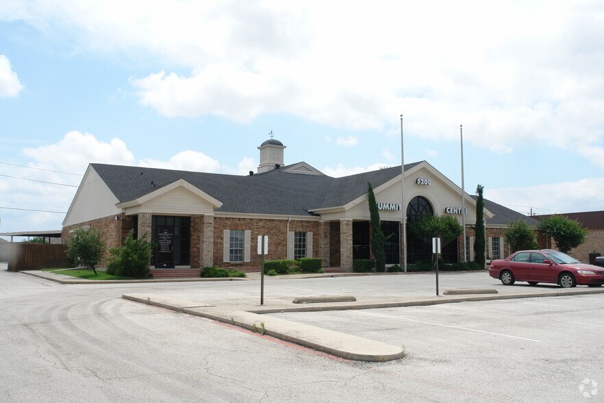 5200 Paige Rd, The Colony, TX à vendre - Photo de l’immeuble – Image 3 sur 52