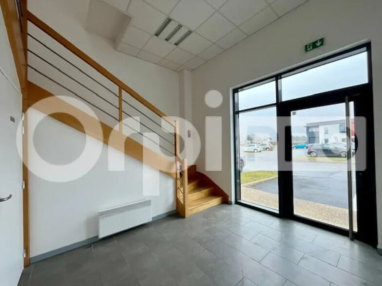 Local d’activités dans Lieusaint à louer - Photo intérieure – Image 3 sur 11