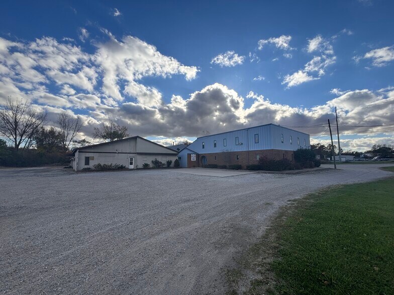 23186 Ireland Rd, South Bend, IN à vendre - Photo de l’immeuble – Image 1 sur 17