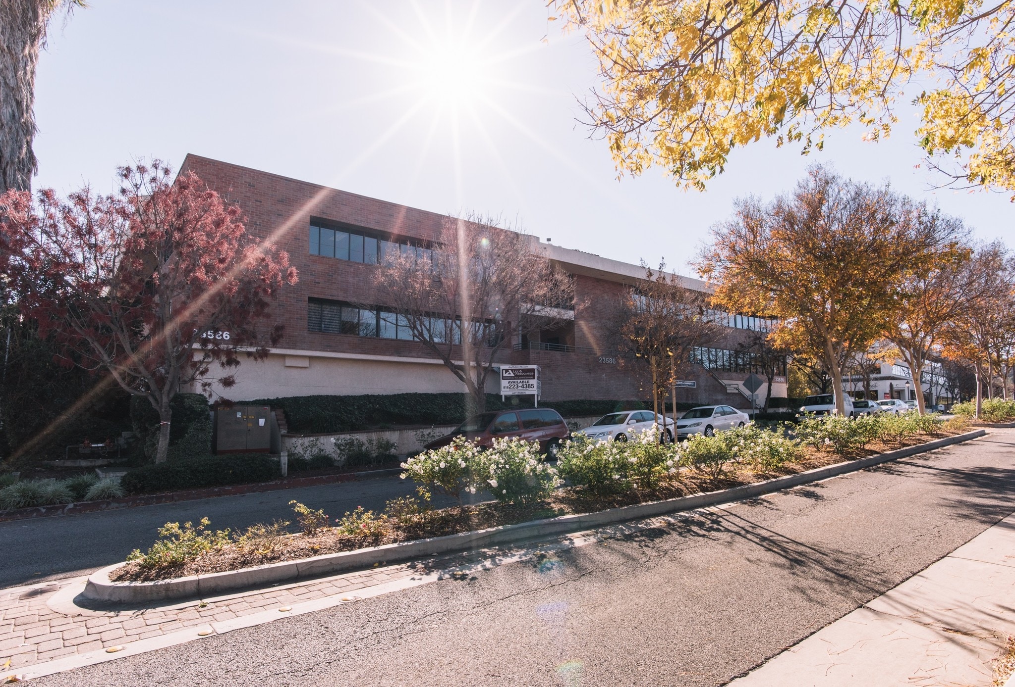 23586 Calabasas Rd, Calabasas, CA à louer Photo principale– Image 1 sur 5