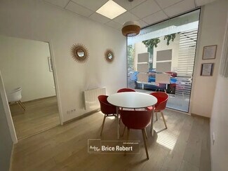 Plus de détails pour Local commercial à louer