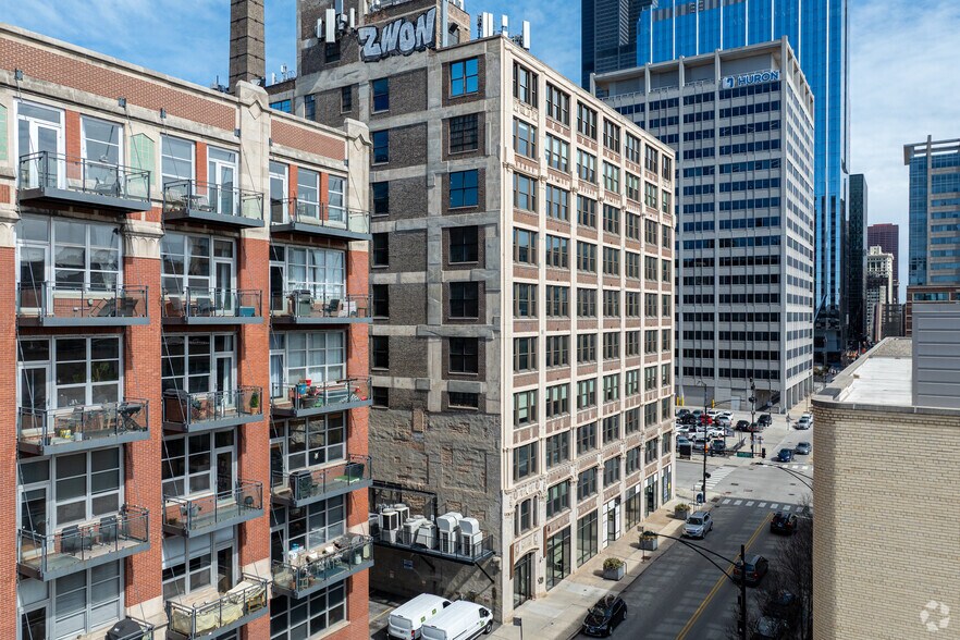328 S Jefferson St, Chicago, IL à louer - Photo de l’immeuble – Image 3 sur 26