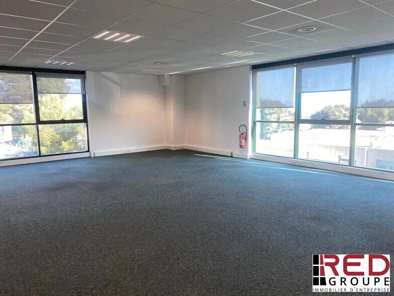Bureau dans La Ciotat à vendre - Photo de l’immeuble – Image 3 sur 5