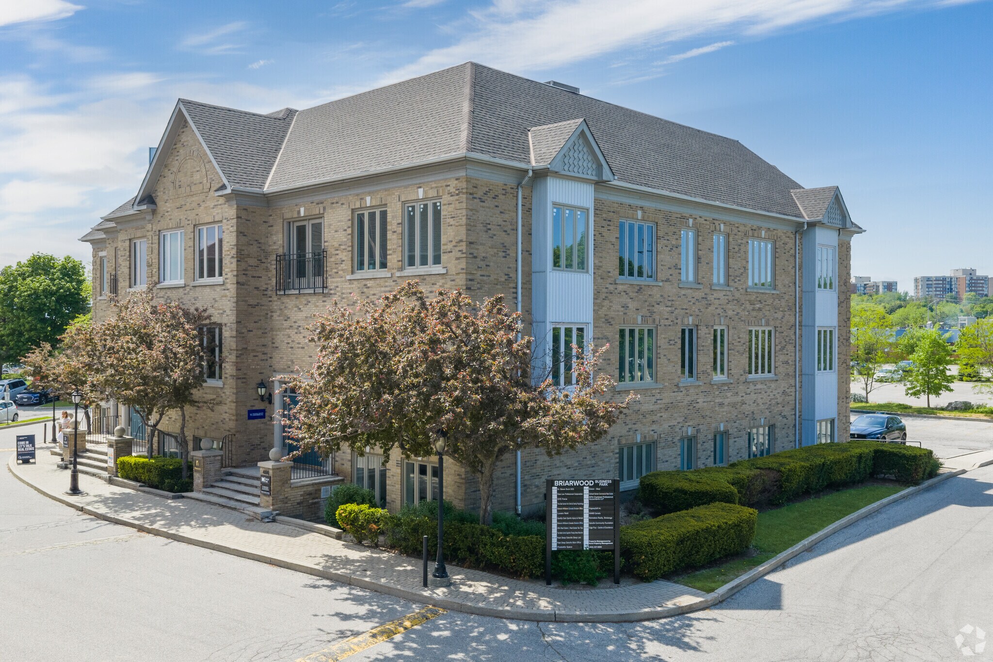 406-410 N Service Rd E, Oakville, ON à vendre Photo principale– Image 1 sur 4