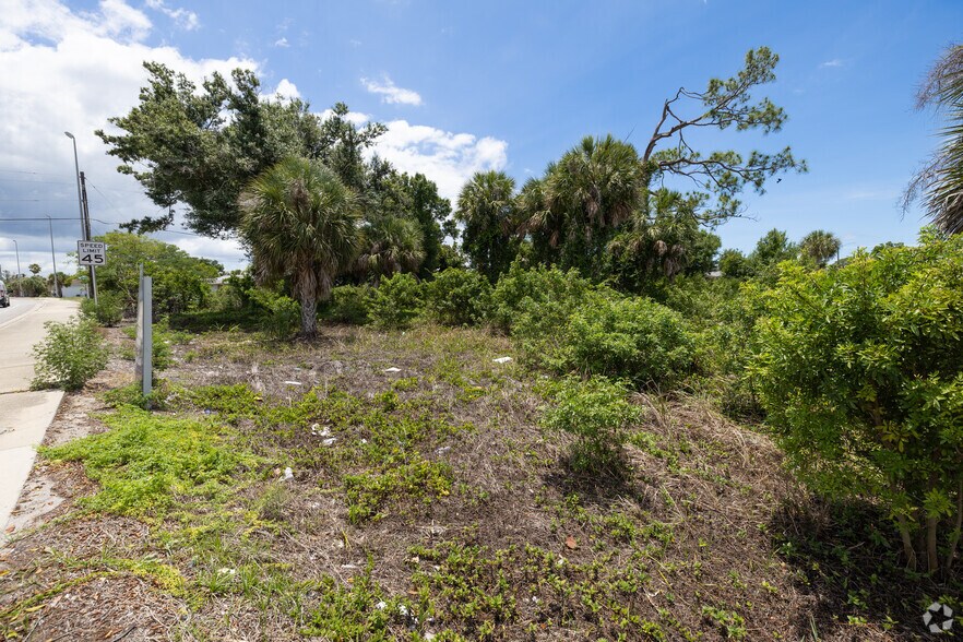 1605 Mel-O-De Ln, Englewood, FL à vendre - Photo de l’immeuble – Image 1 sur 10