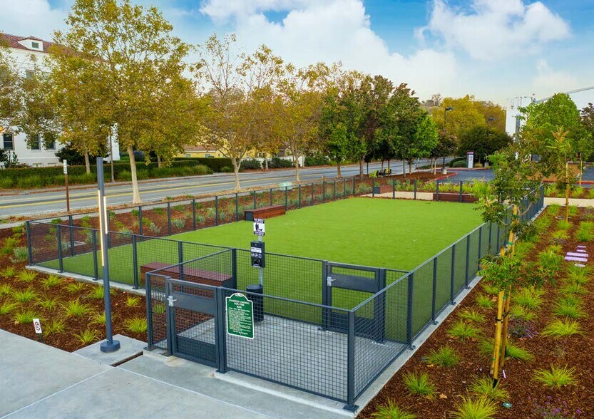 2-10 Hamilton Lndg, Novato, CA à louer - Photo de l’immeuble – Image 3 sur 9