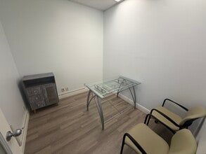 2260 Palm Beach Lakes Blvd, West Palm Beach, FL à louer Photo intérieure– Image 2 sur 7