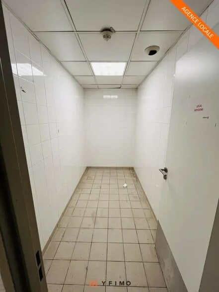 Local d’activités dans MAISONS-LAFFITTE à louer - Photo de l’immeuble – Image 2 sur 5