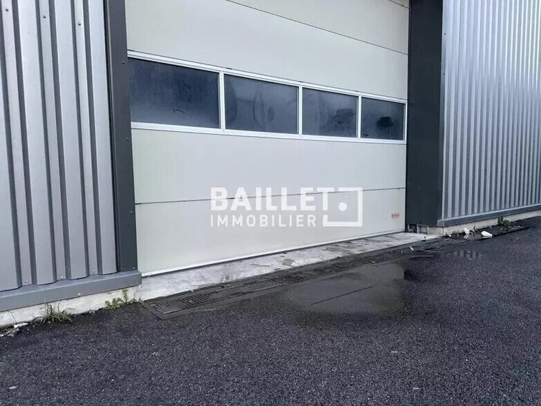 Industriel/Logistique dans Fréjus à louer - Photo de l’immeuble – Image 3 sur 4